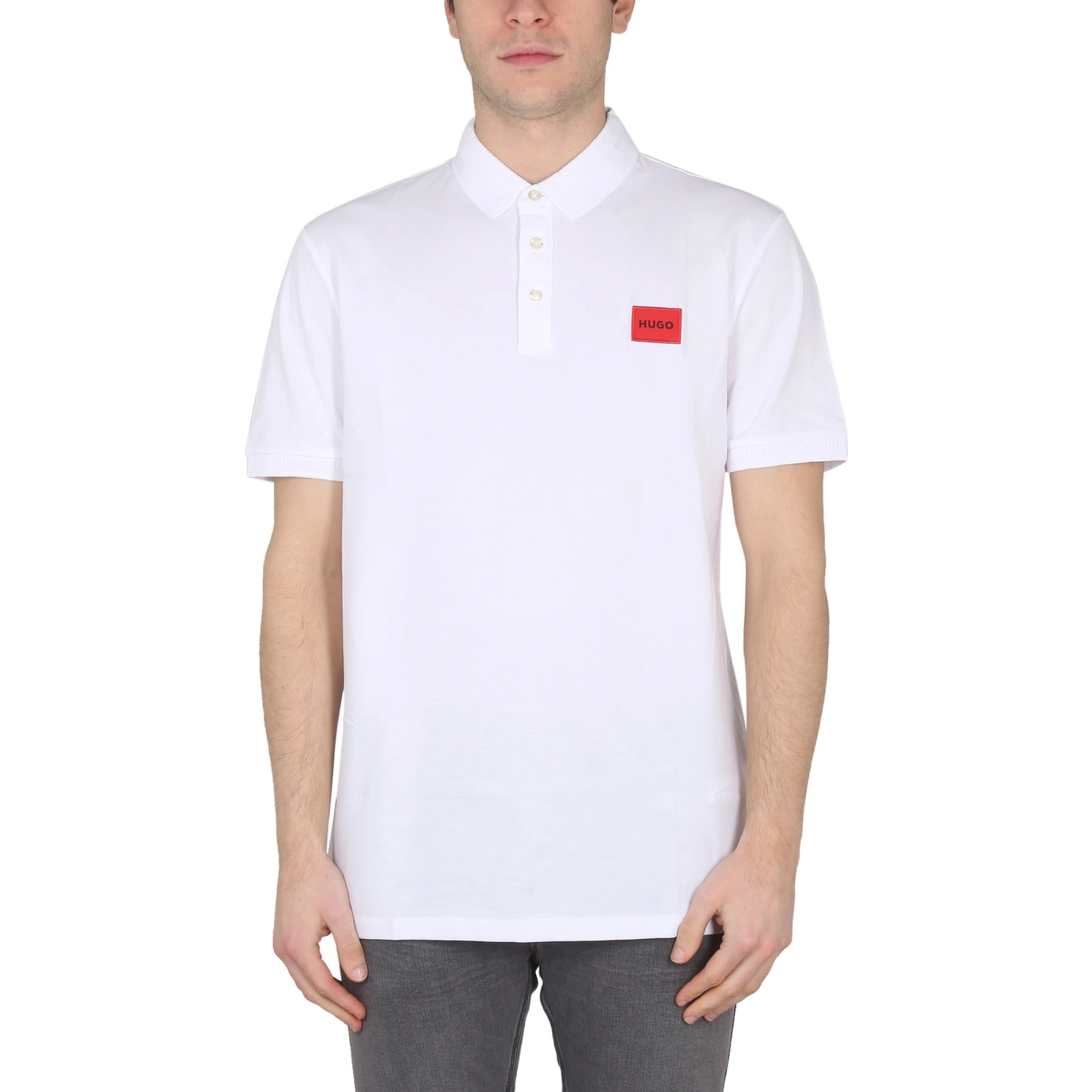 POLO CON PATCH LOGO
