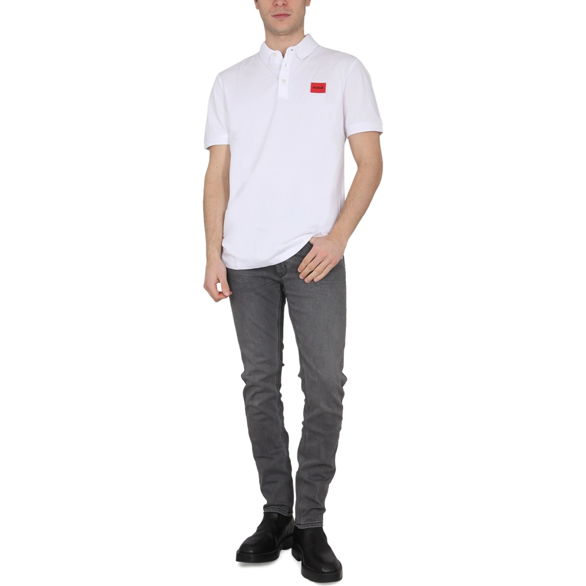 POLO CON PATCH LOGO