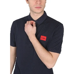 POLO CON PATCH LOGO