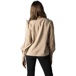 بلوزة حريرية بيج