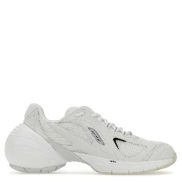 أحذية رياضية