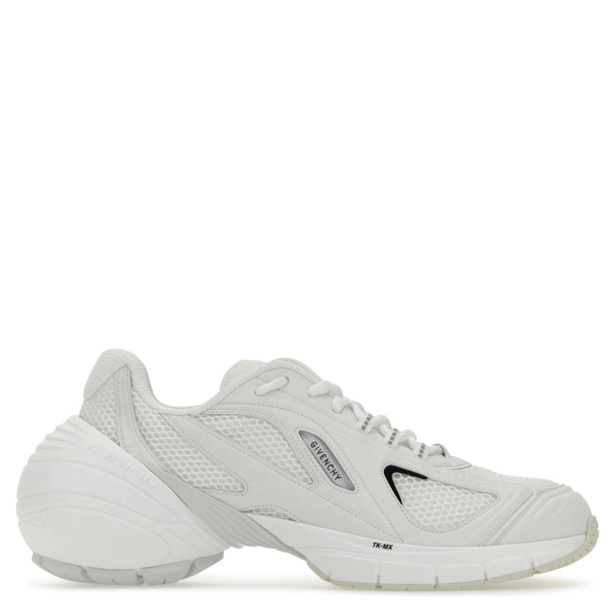 أحذية رياضية