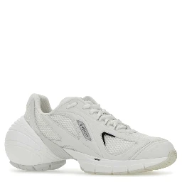 أحذية رياضية