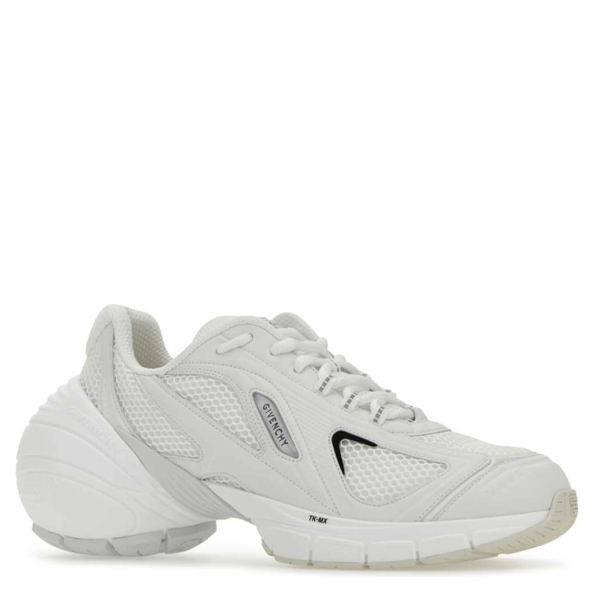 أحذية رياضية