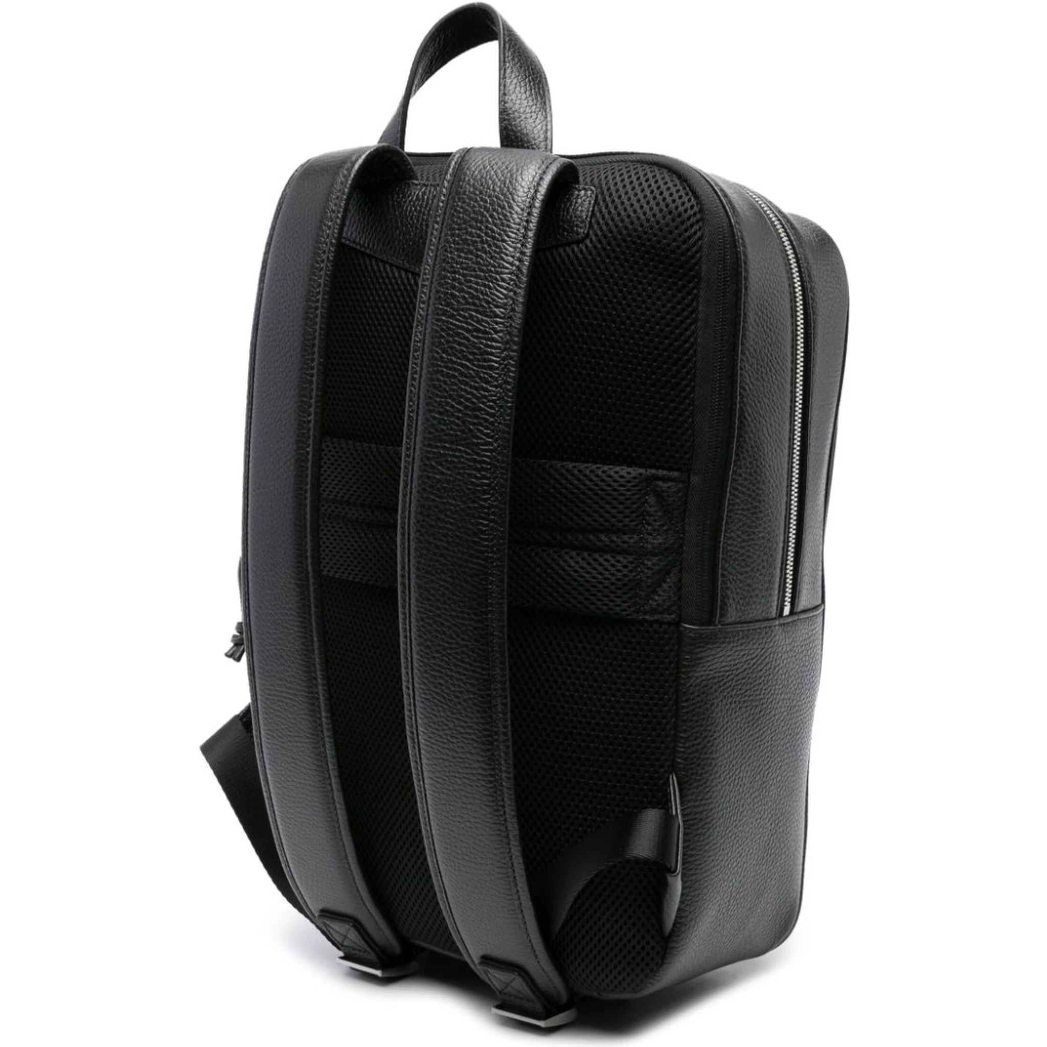 حقائب إمبوريو أرماني.. أسود