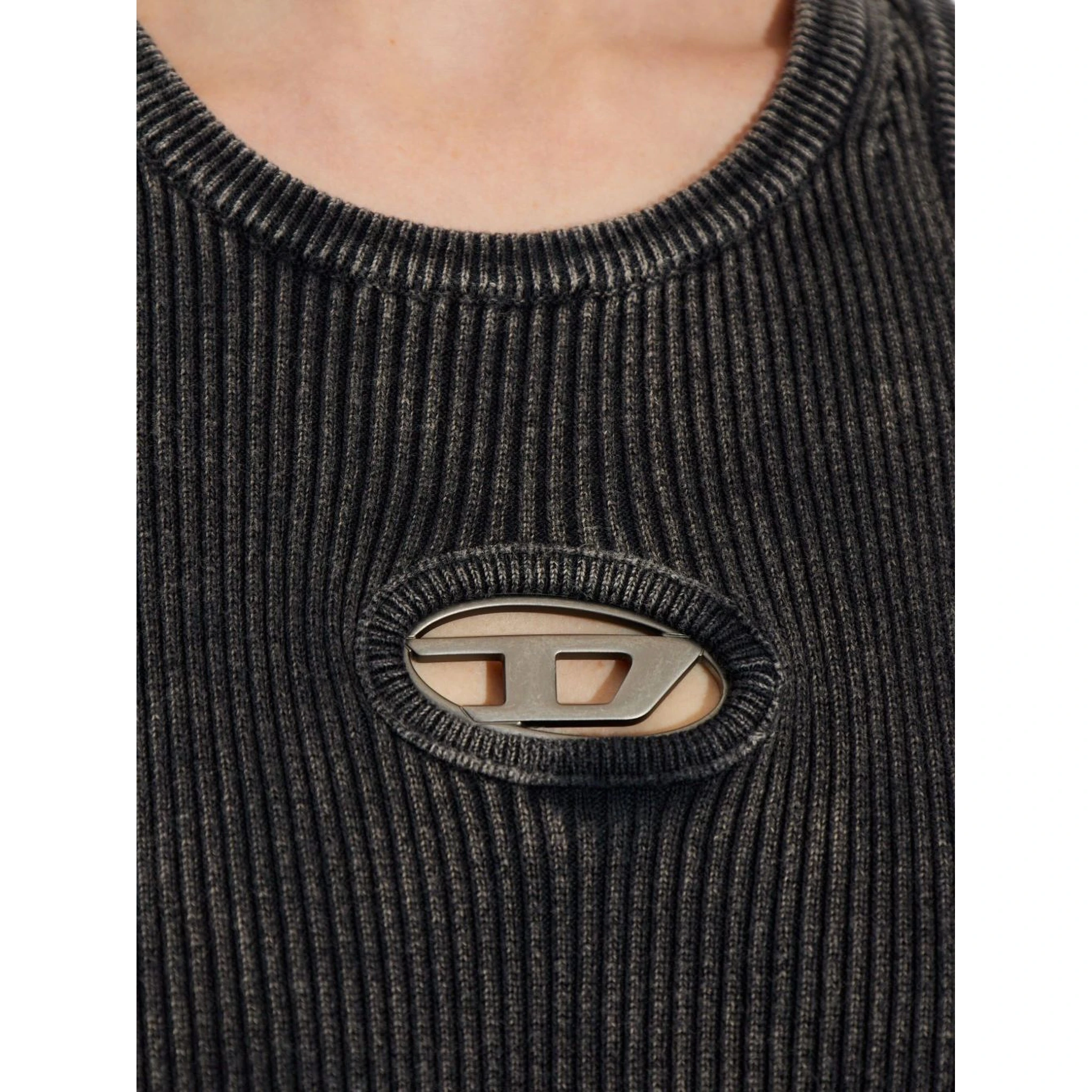 فساتين ديزل سوداء