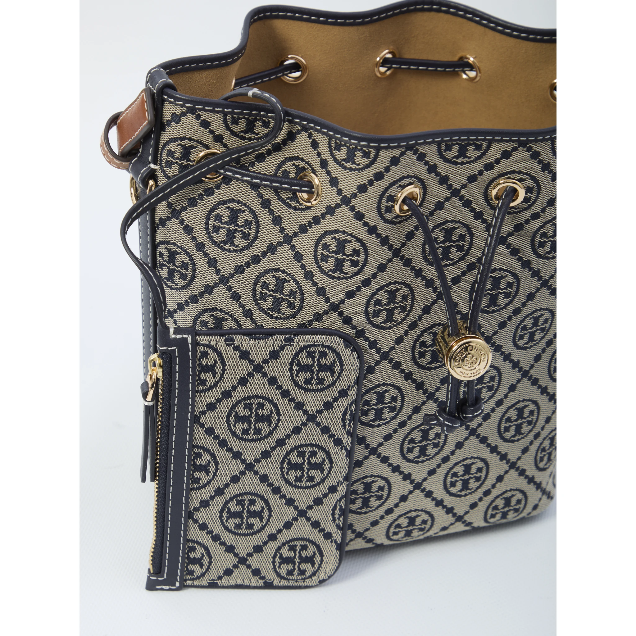 T Monogram bucket bag