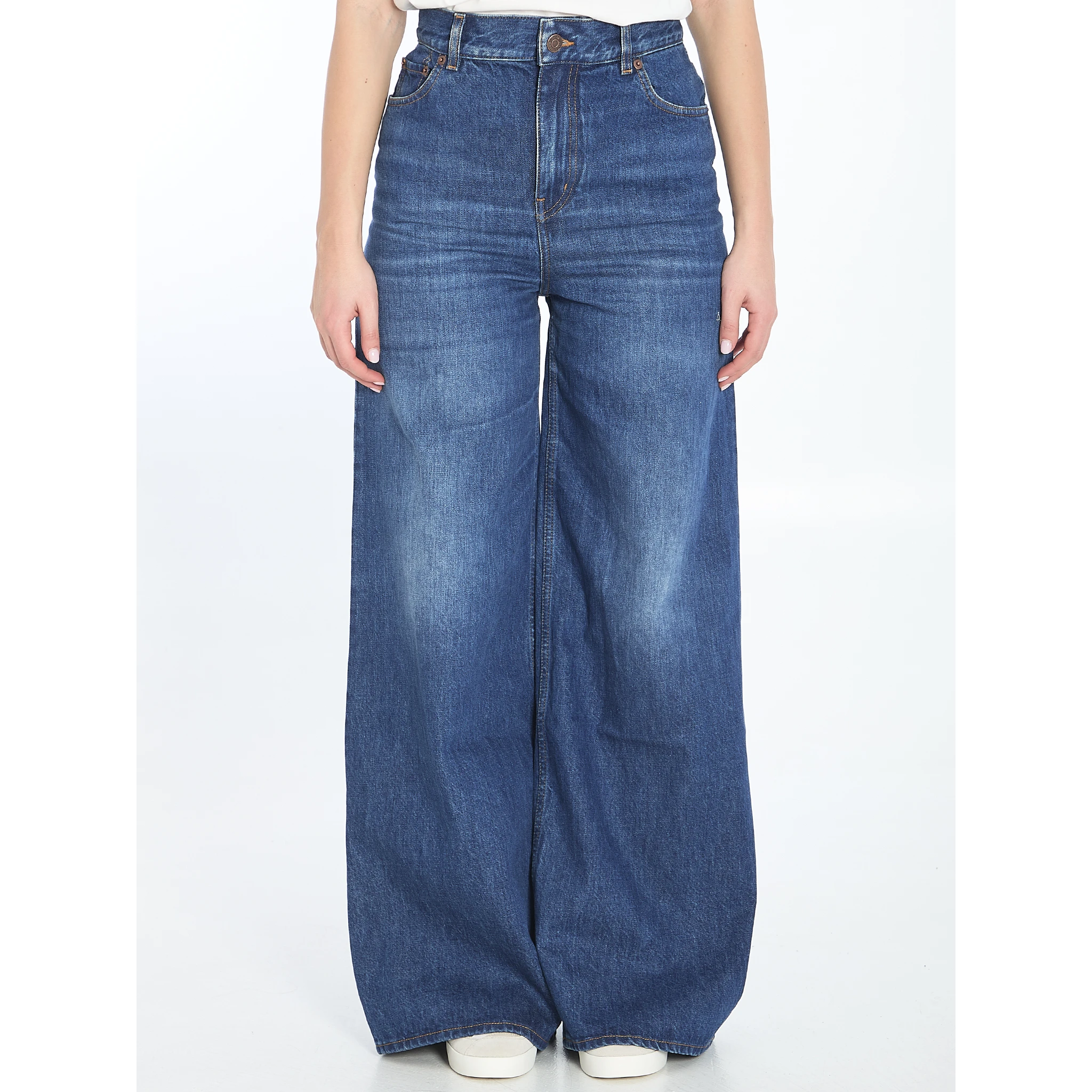 Wide-leg denim jeans