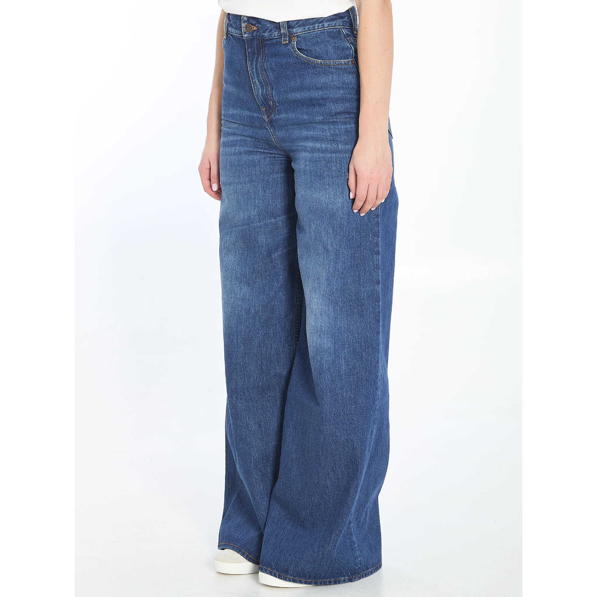 Wide-leg denim jeans