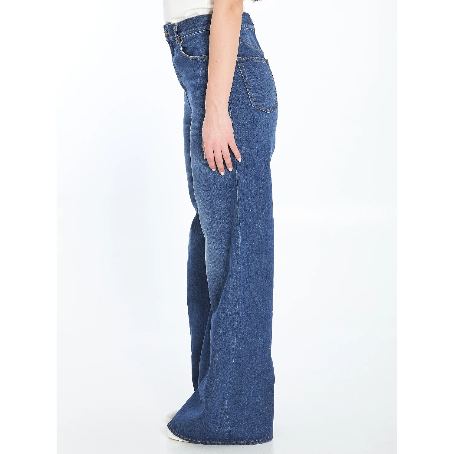 Wide-leg denim jeans