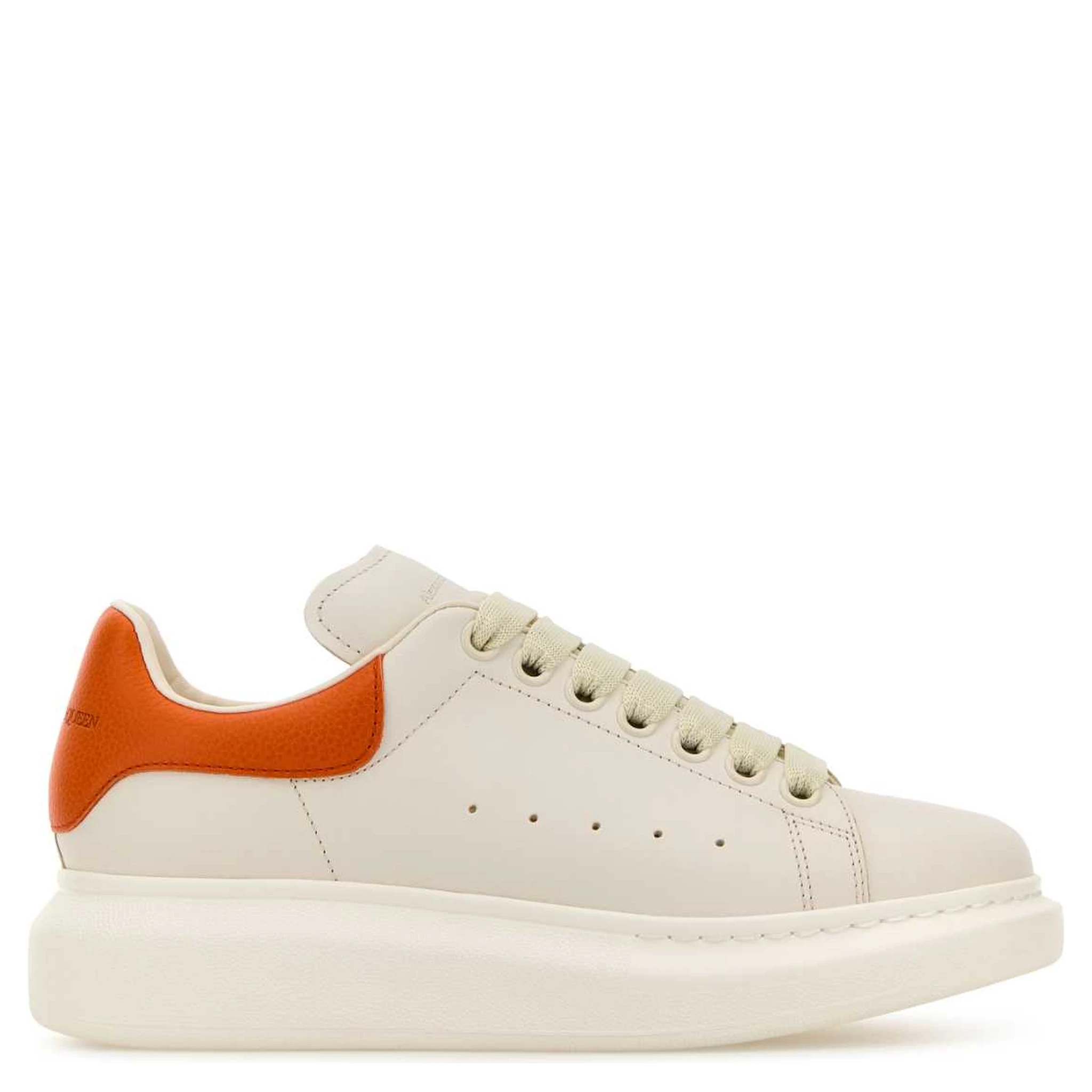 حذاء رياضي من المطاط