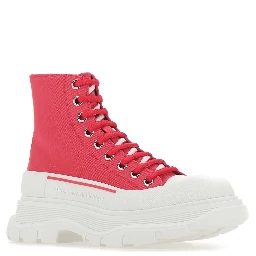 أحذية رياضية