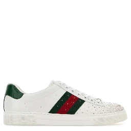 LEATHER UPPER AND RUBBER SOLE SNEAKER