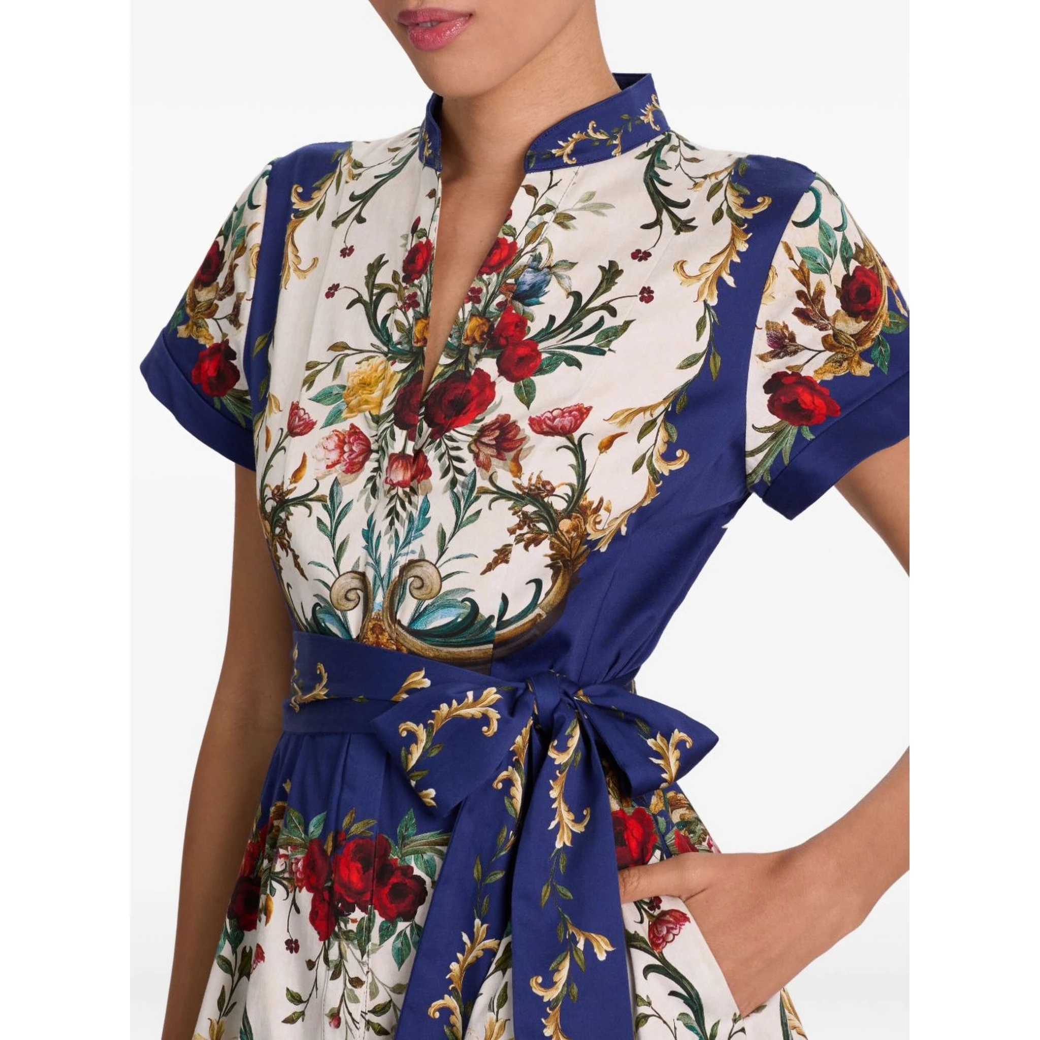 فساتين أليس + أوليفيا باللون الأزرق