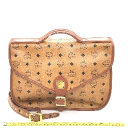 Vesutos Leather Messenger Bag