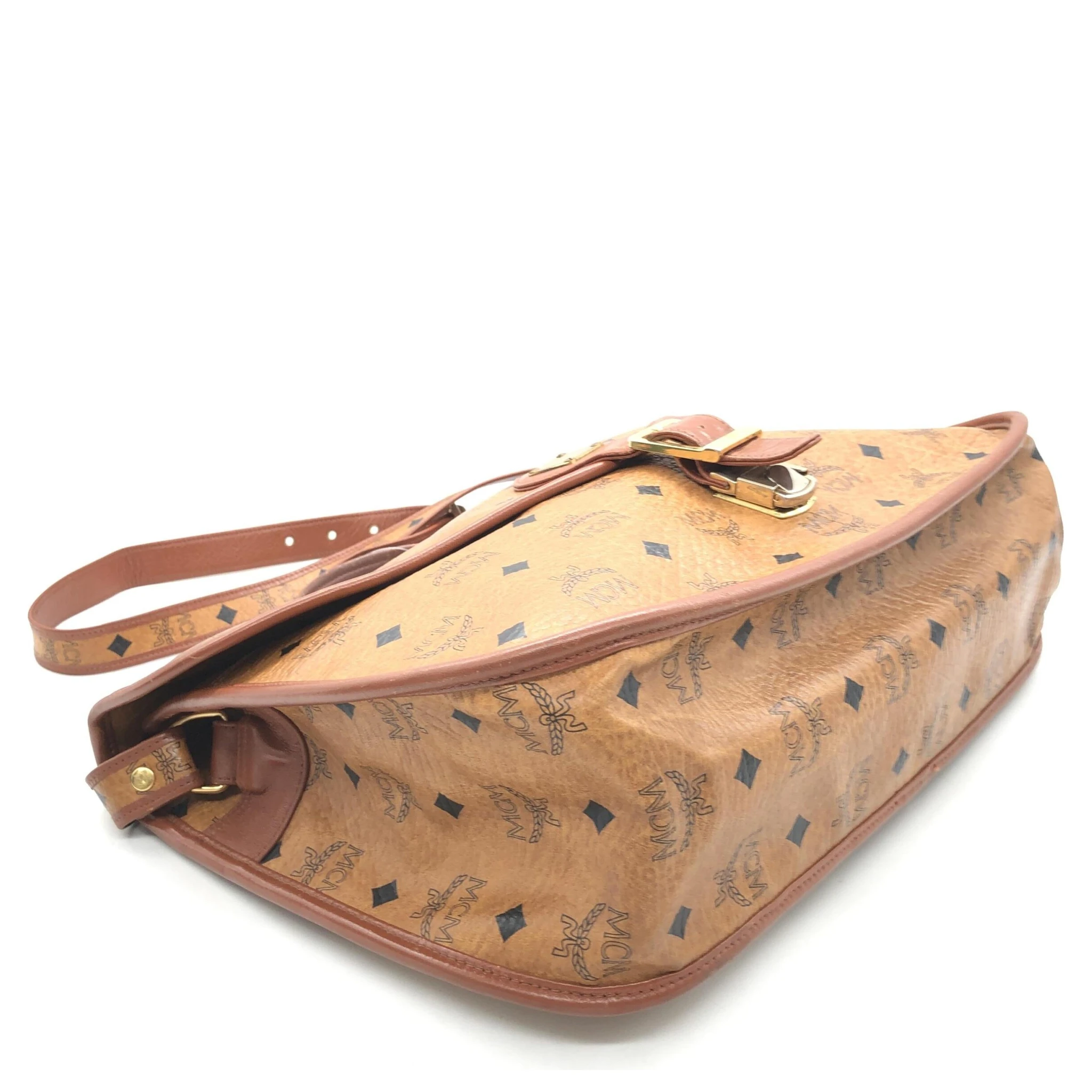 Vesutos Leather Messenger Bag