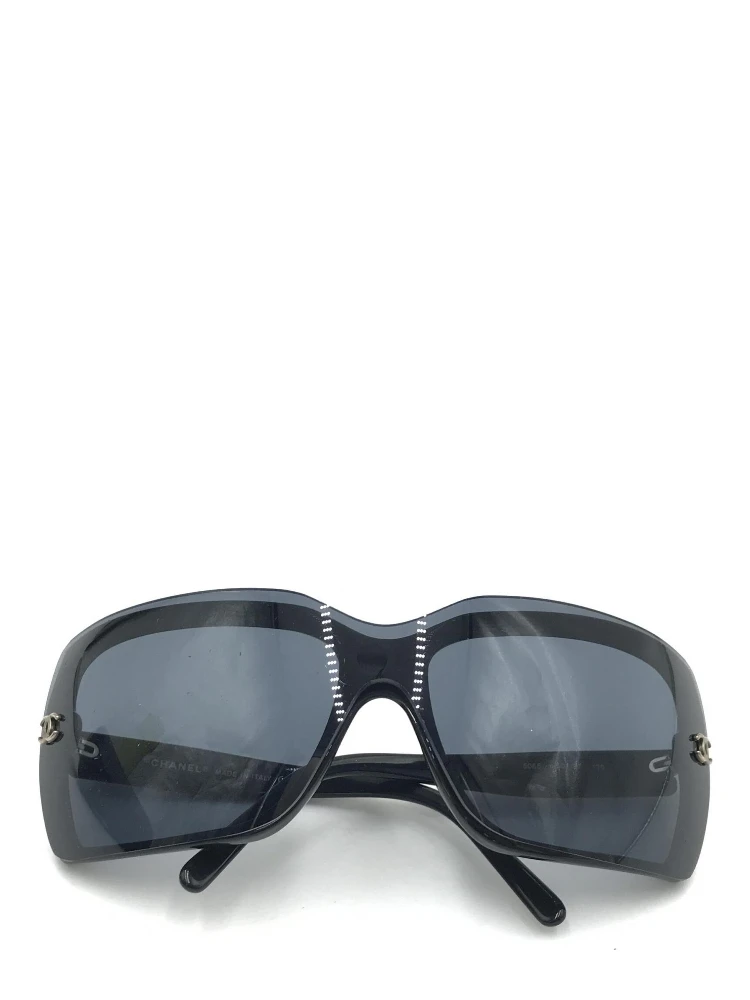 Oversized Black Sunglasses With Case alternative