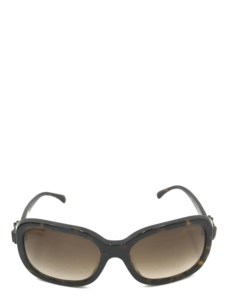 Chanel Interlocking CC Logo Oversize Sunglasses alternative