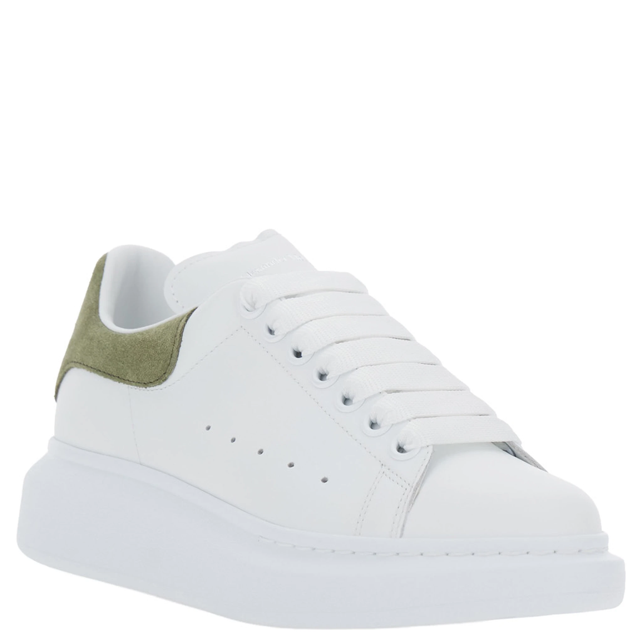 حذاء رياضي من المطاط