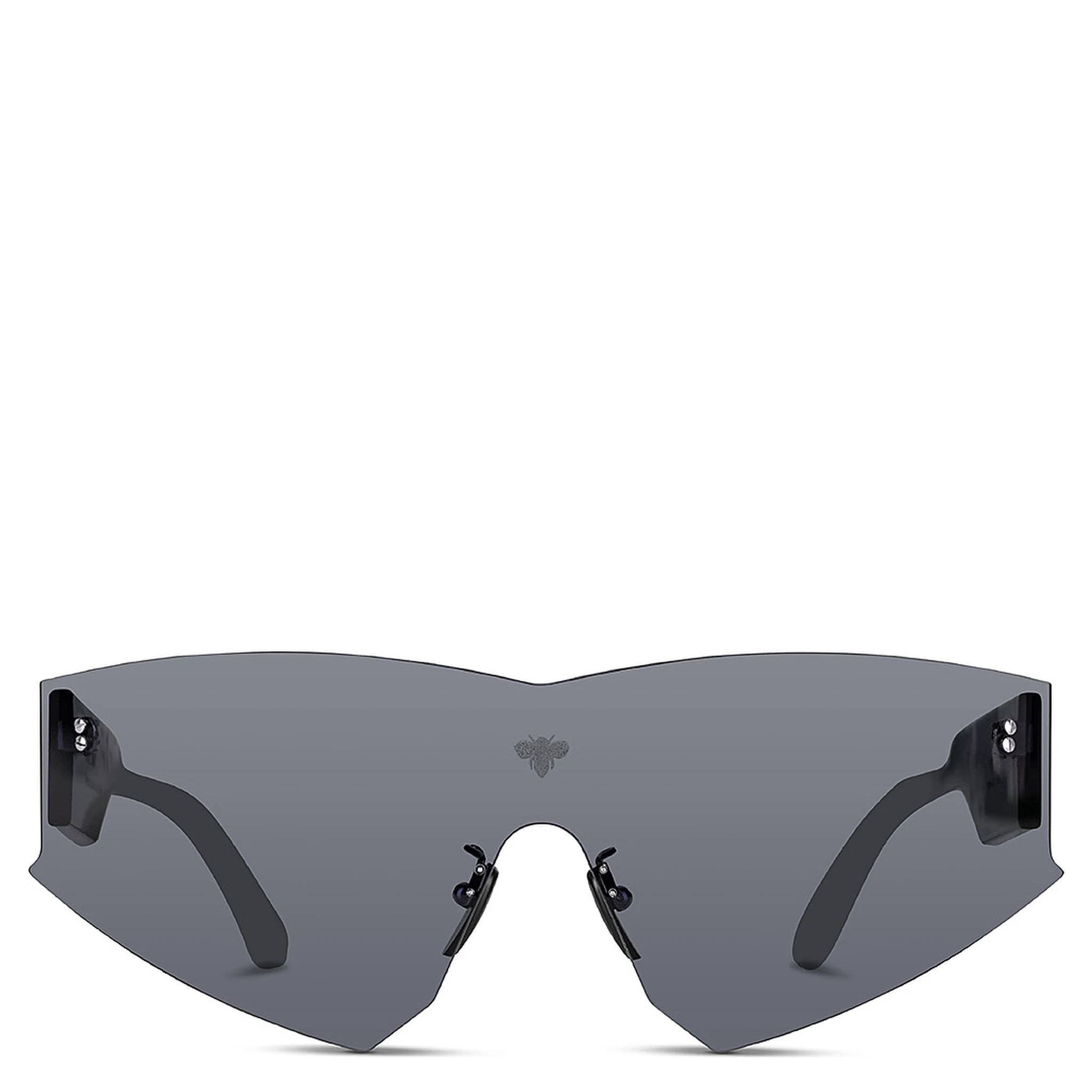 نظارات شمسية سوداء لإخفاء الوجه