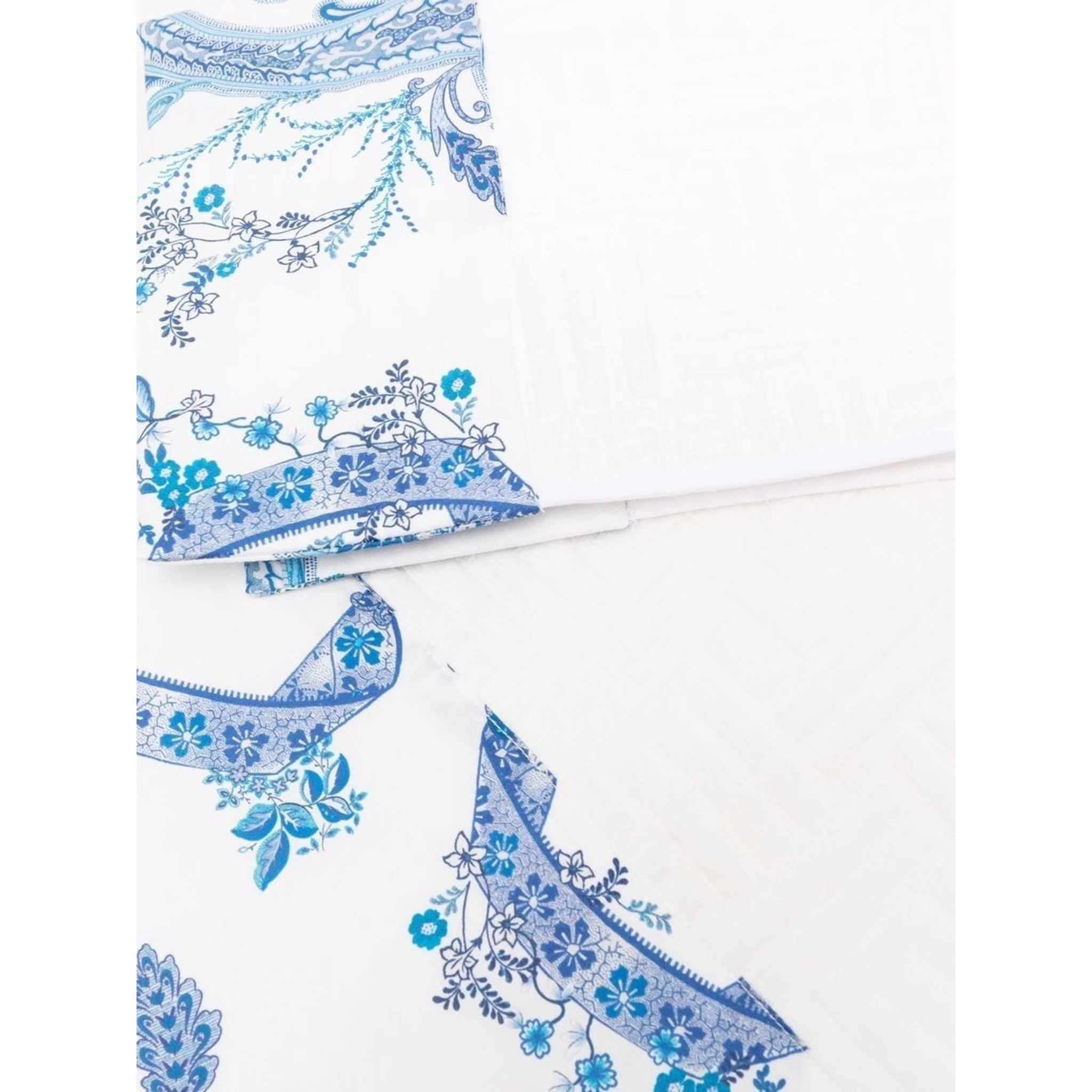 إيترو هوم وير أبيض