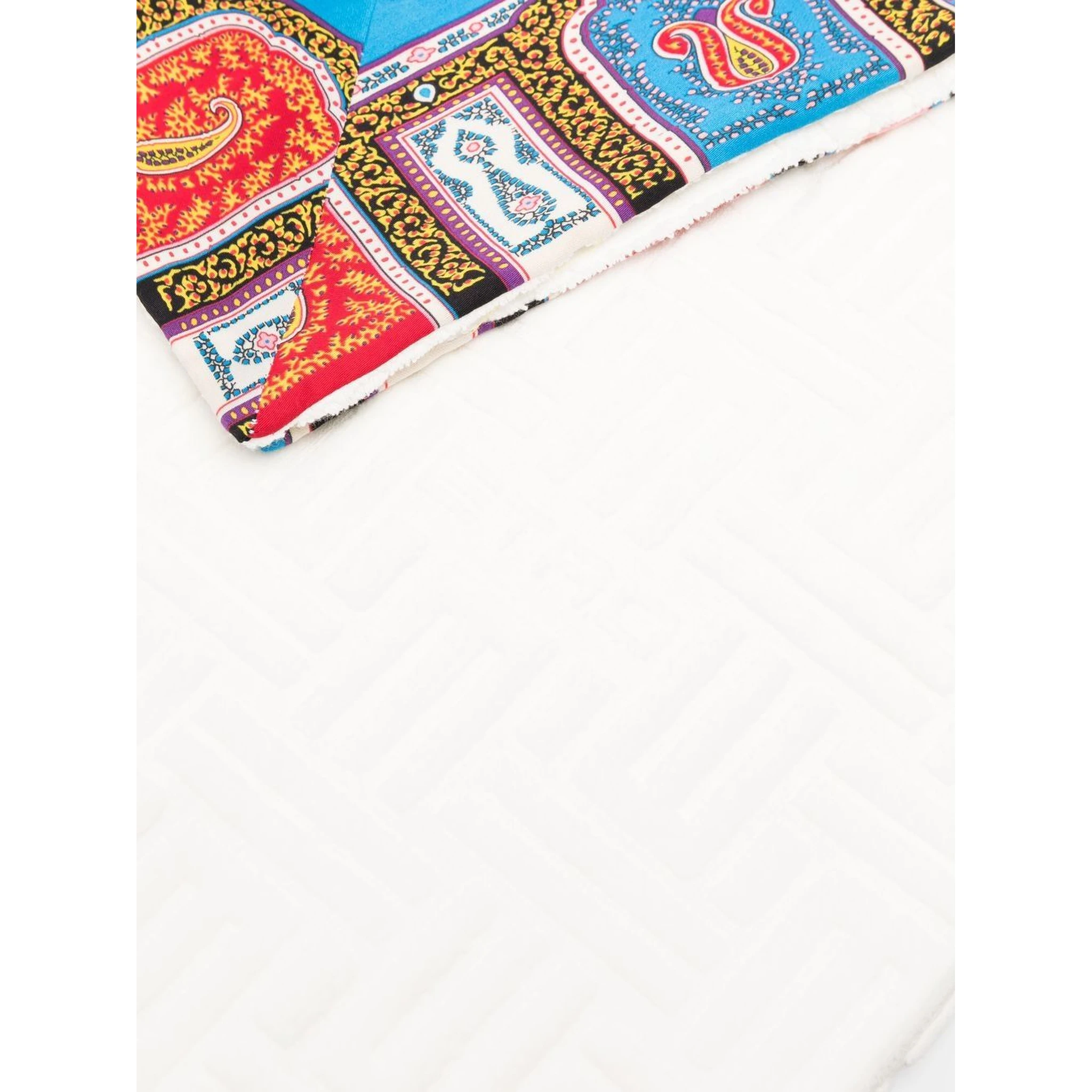 إيترو هوم وير أبيض