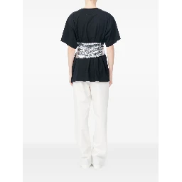 تيشيرتات وبولو سوداء من MM6 Maison Margiela
