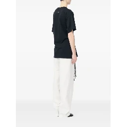 تيشيرتات وبولو سوداء من MM6 Maison Margiela