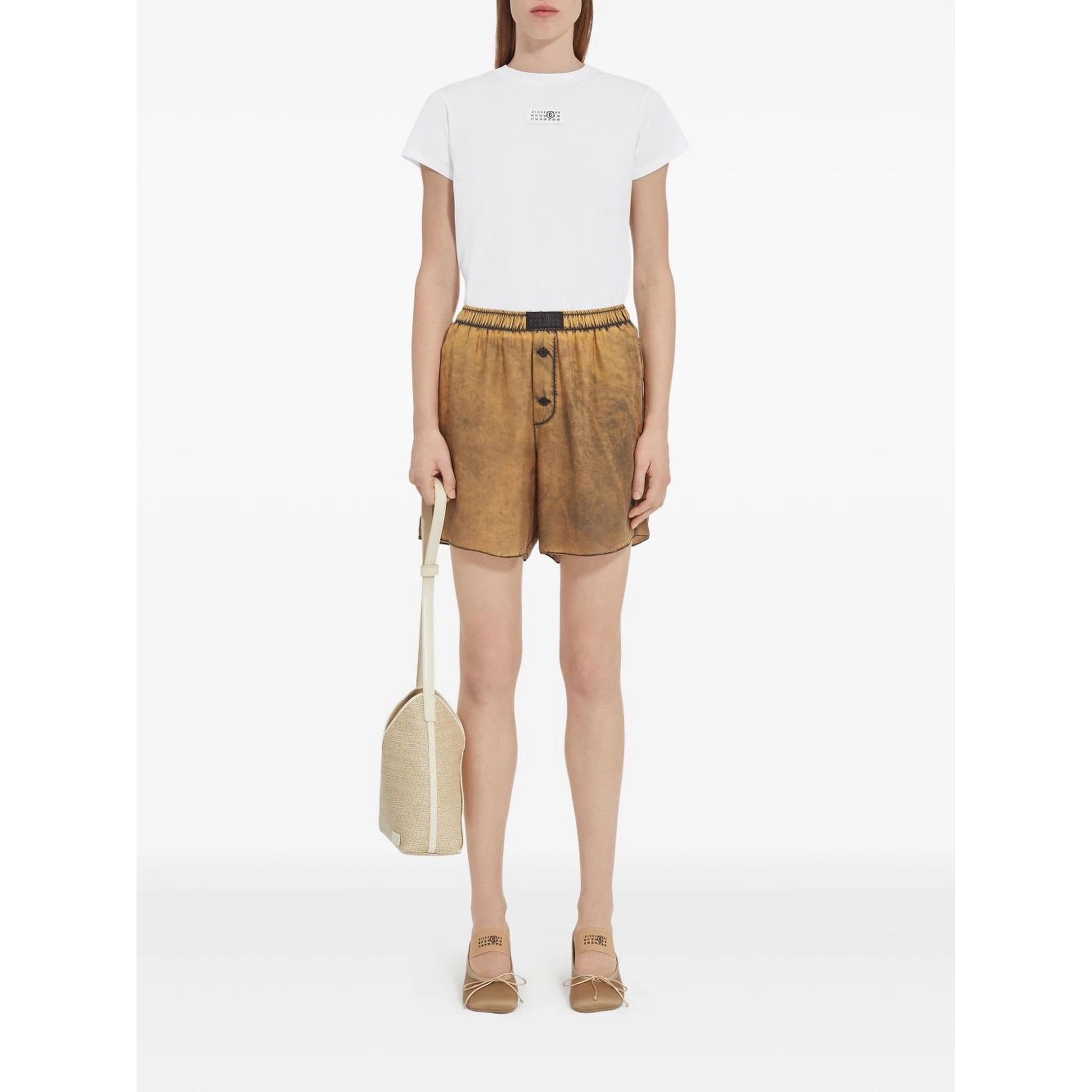 تيشيرتات وبولو بيضاء من MM6 Maison Margiela