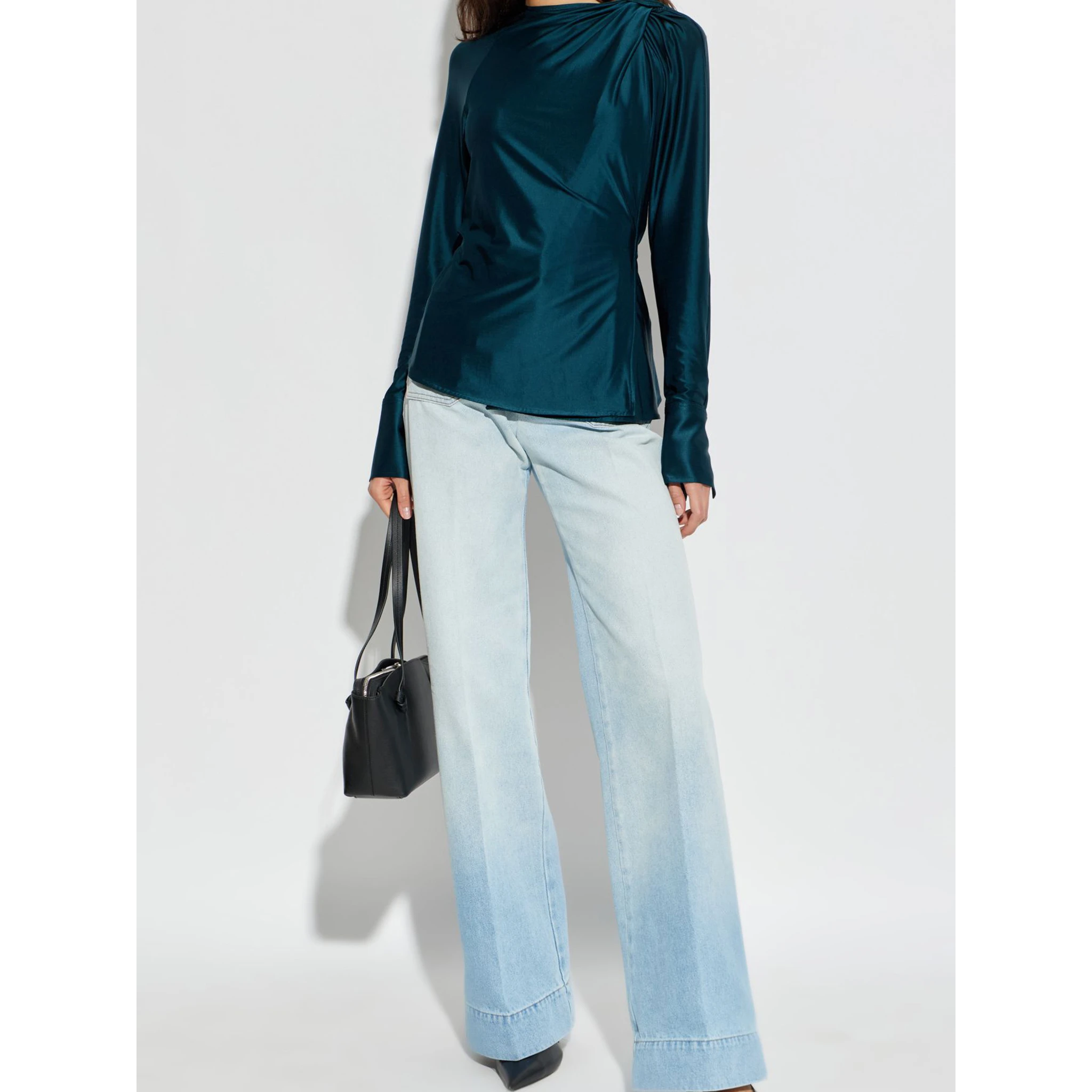 بلوزة فيكتوريا بيكهام