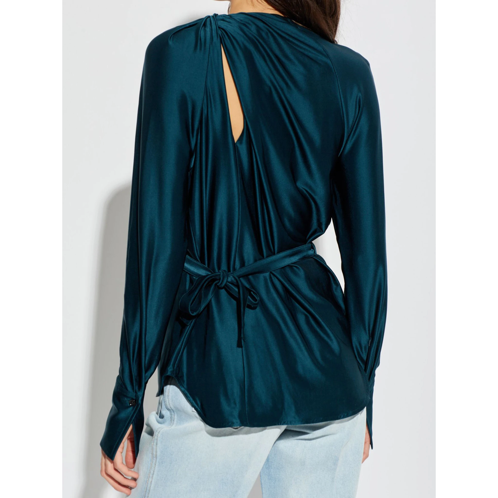 بلوزة فيكتوريا بيكهام