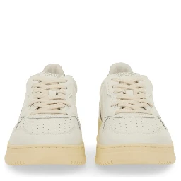 MEDALIST LOW SNEAKER