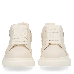 حذاء رياضي "ضخم"