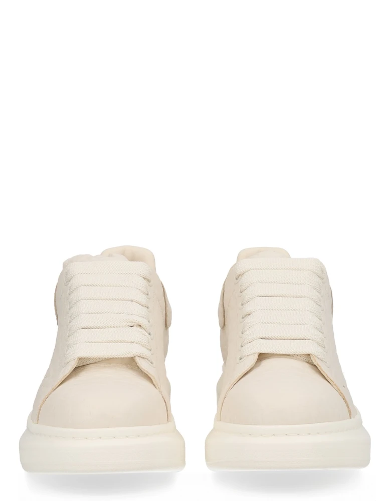 حذاء رياضي "ضخم"