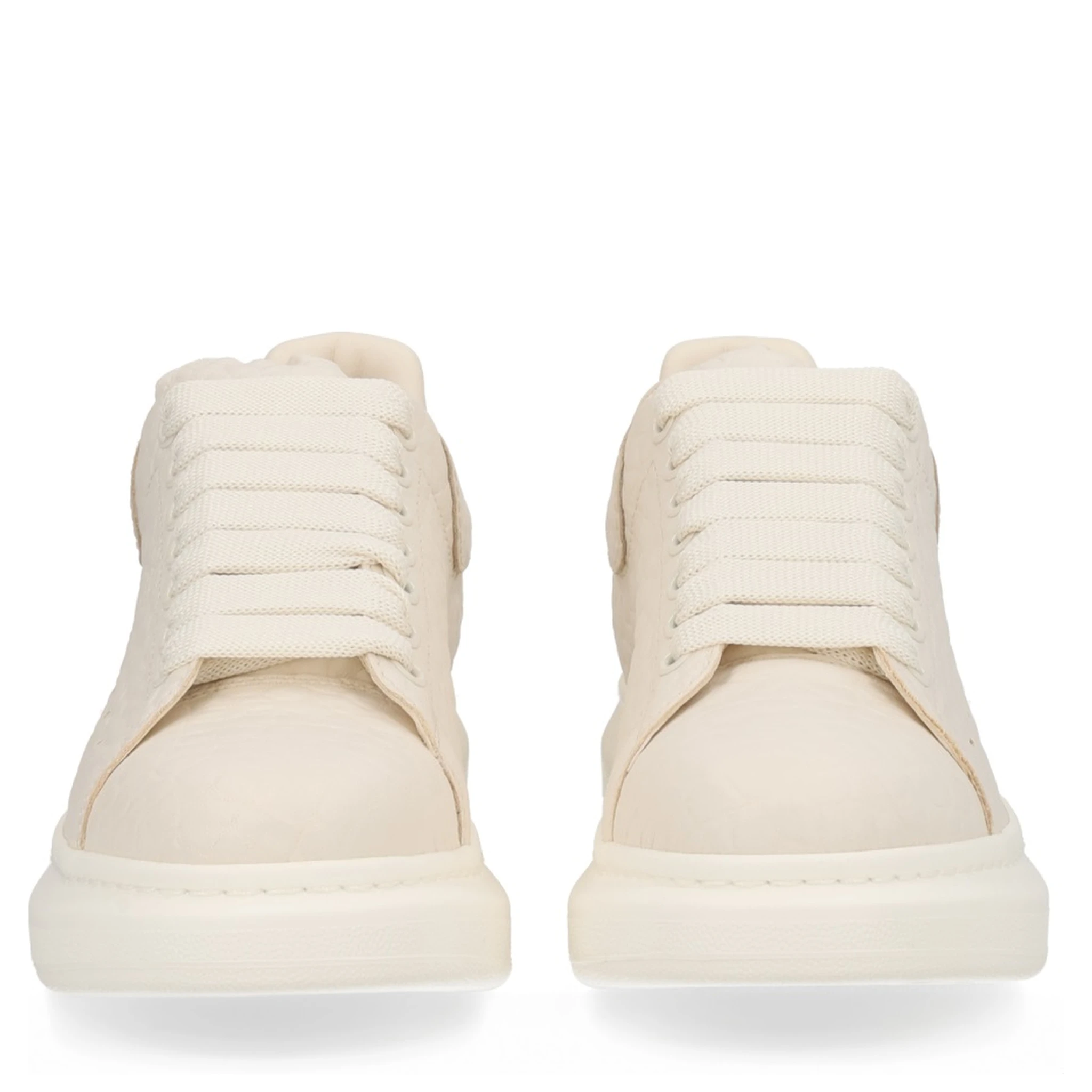 حذاء رياضي "ضخم"