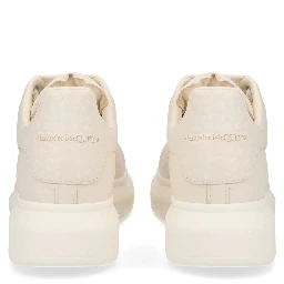 حذاء رياضي "ضخم"