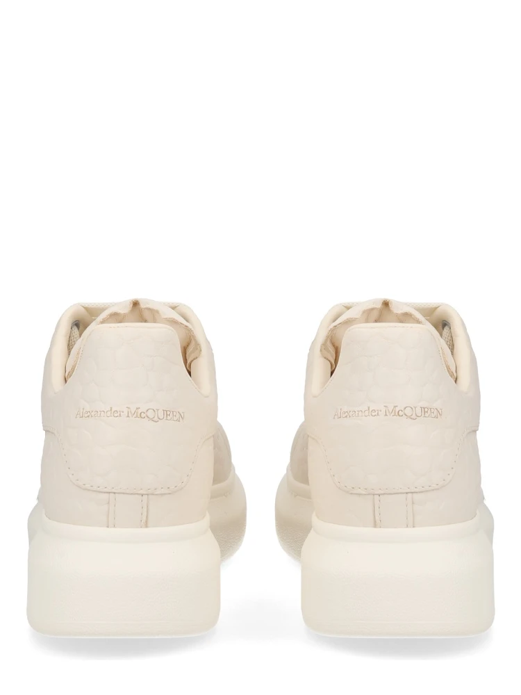 حذاء رياضي "ضخم" alternative