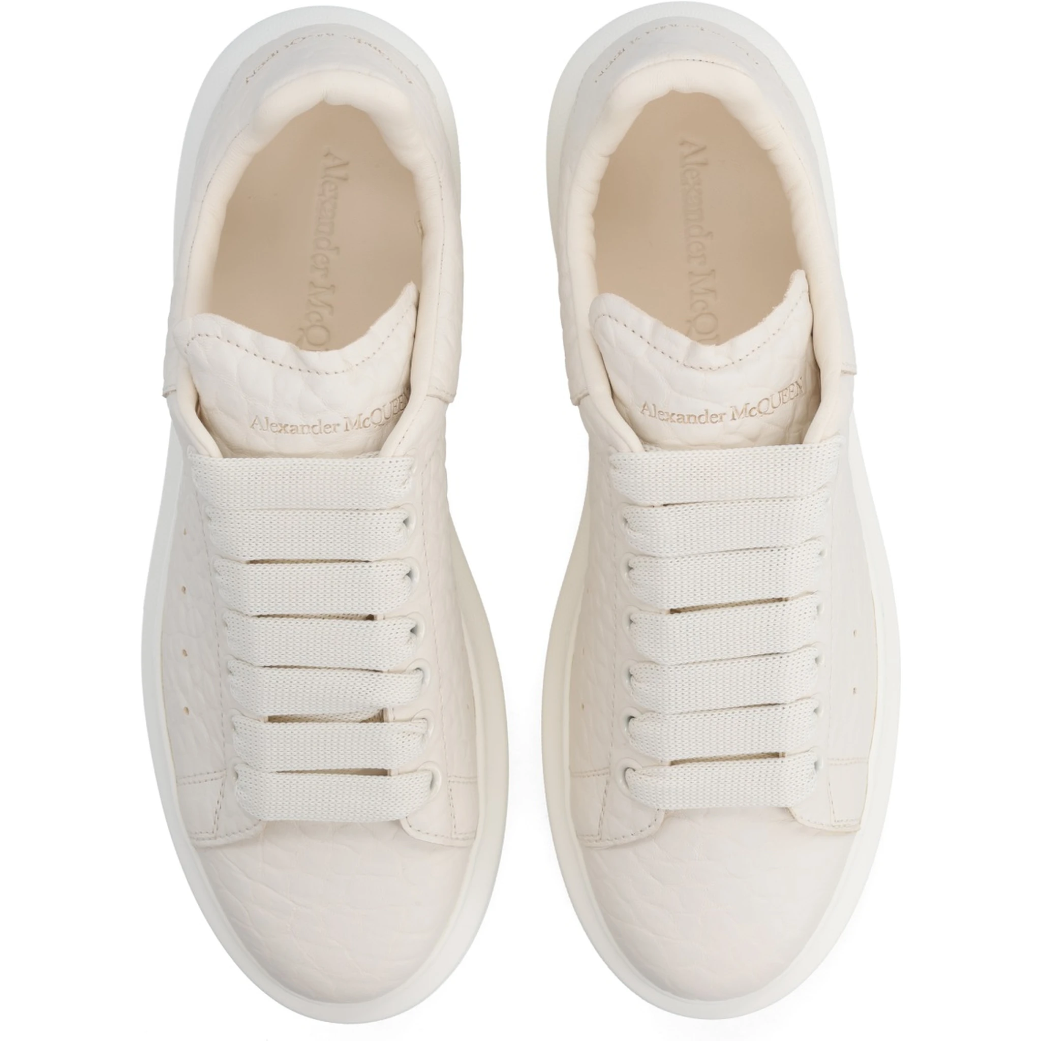 حذاء رياضي "ضخم"