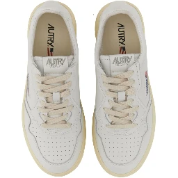 MEDALIST LOW SNEAKER