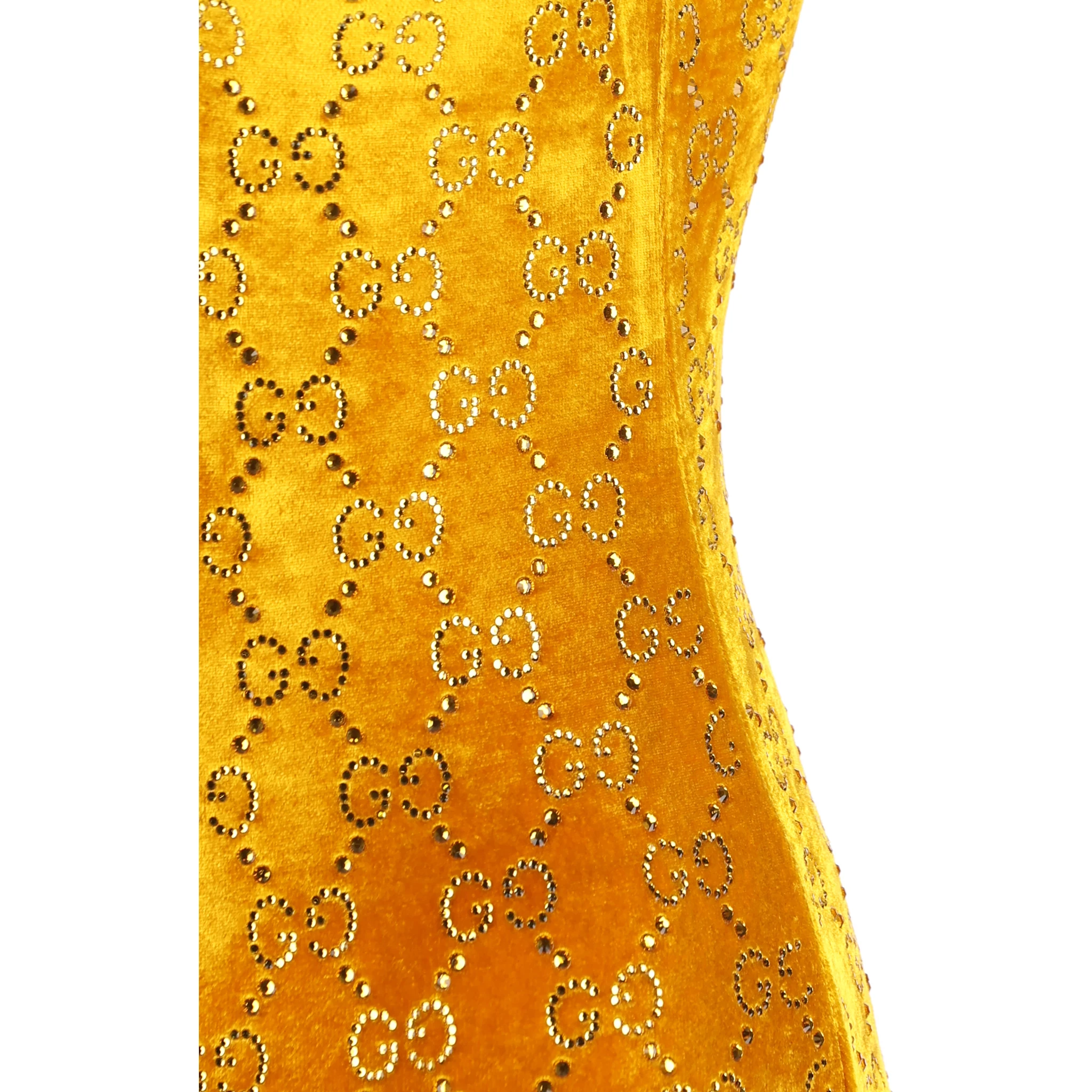 ملابس غوتشي البحرية