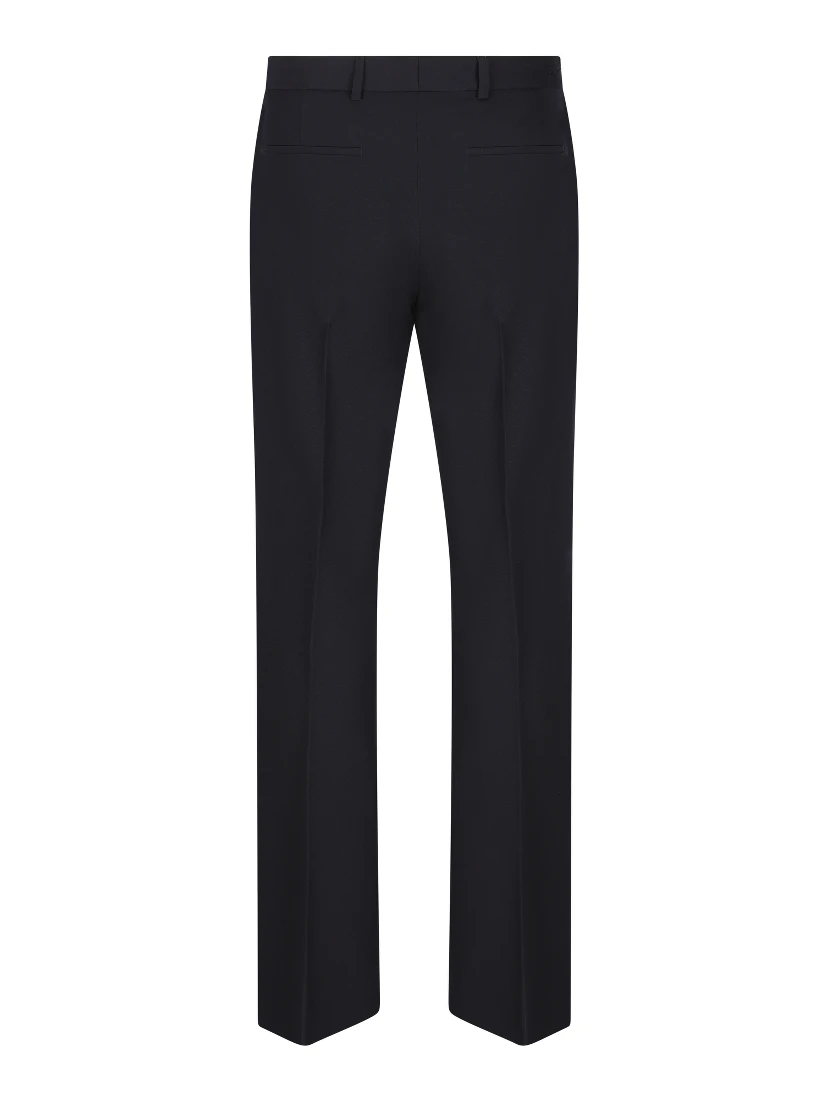 ملابس غوتشي الجاهزة