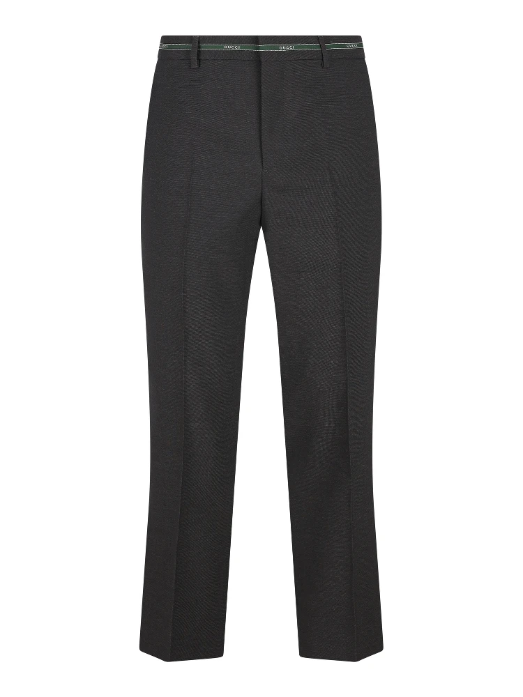 ملابس غوتشي الجاهزة