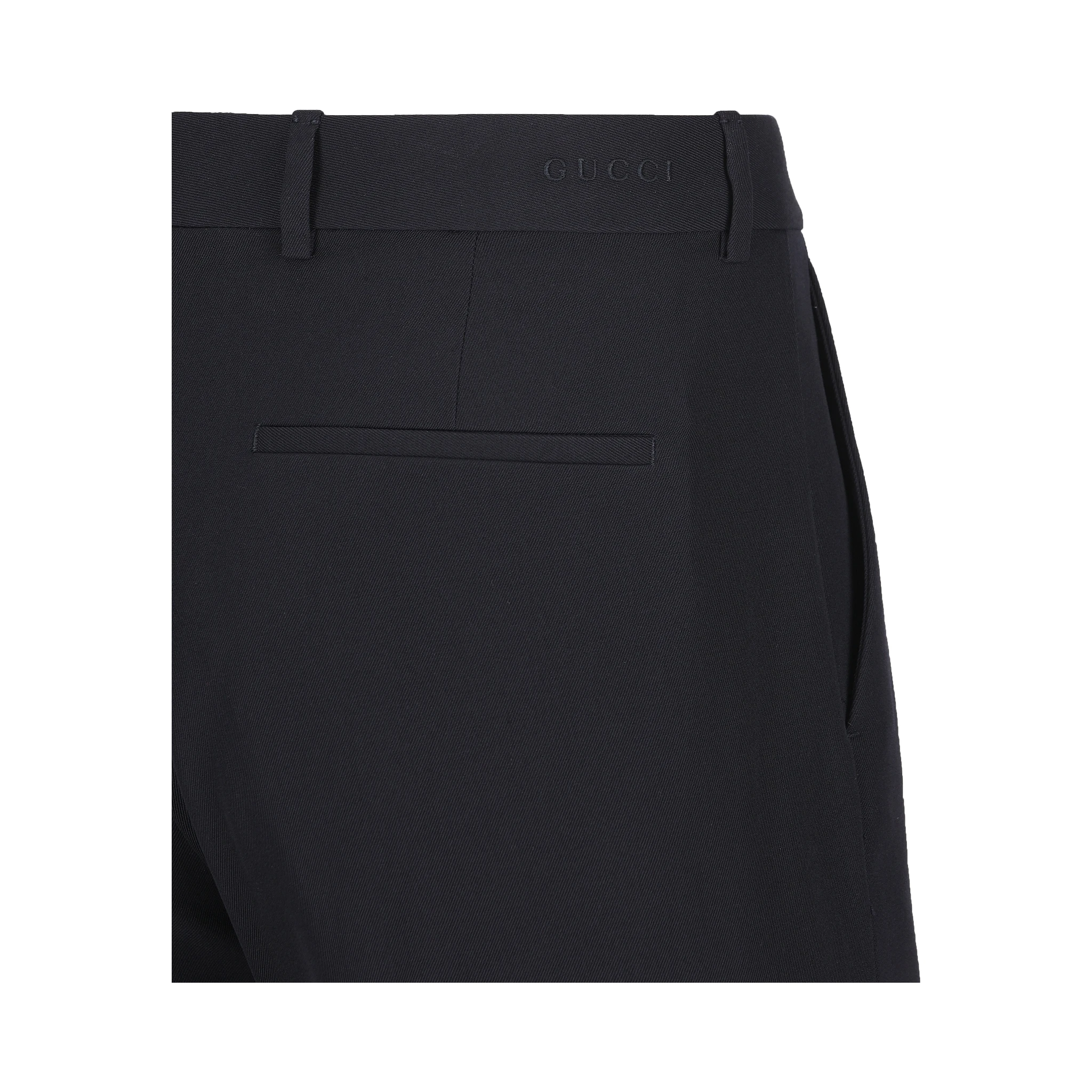 ملابس غوتشي الجاهزة