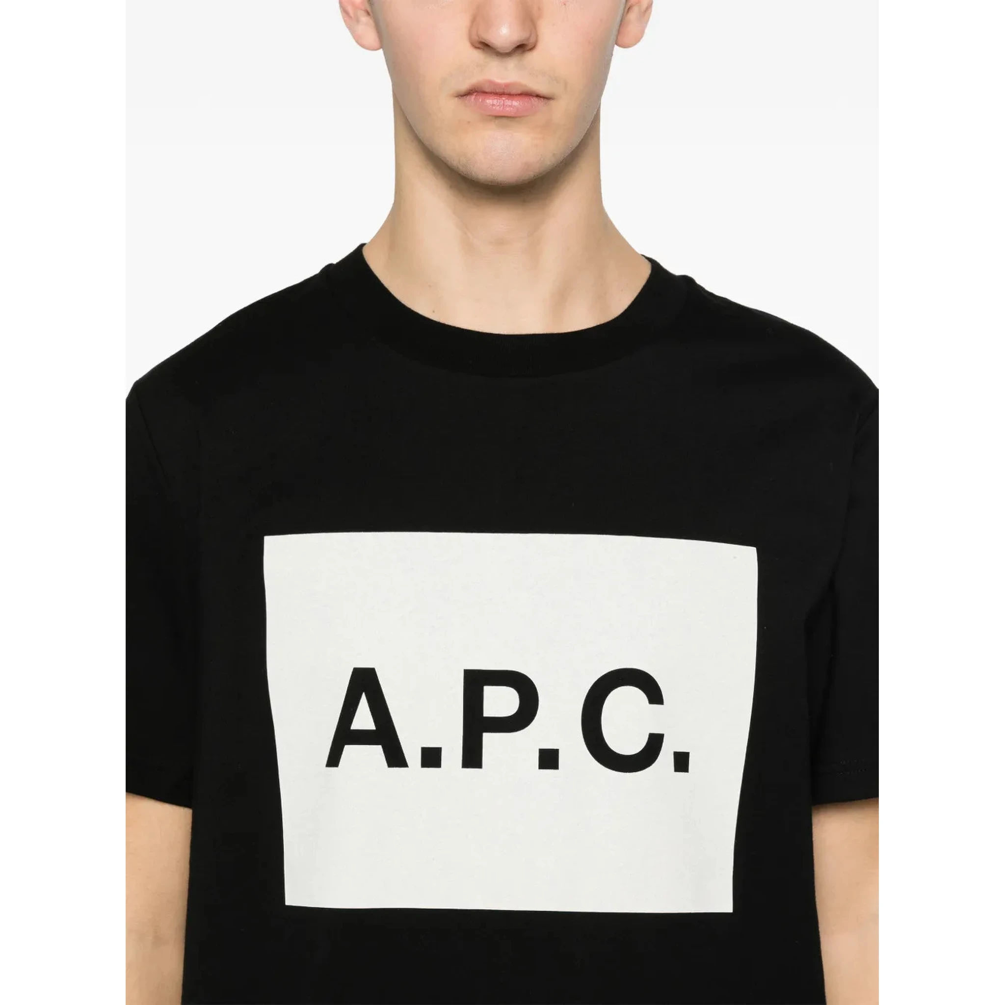 تيشيرتات وبولو سوداء من APC