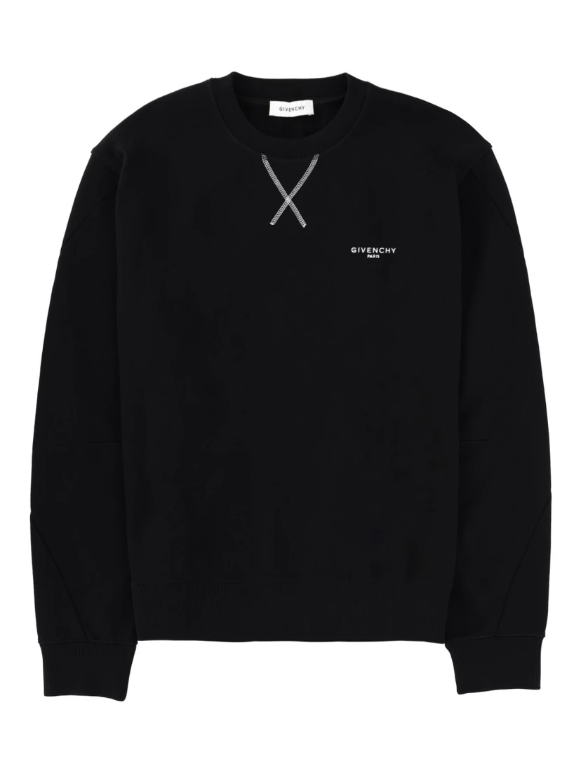 كنزة رياضية بشعار