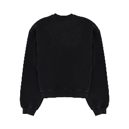 كنزة رياضية بشعار