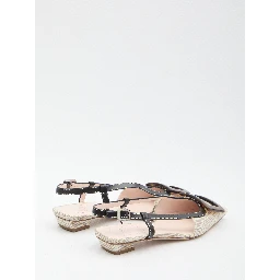 أحذية باليه مفتوحة من الخلف من تصميم Belle Vivier