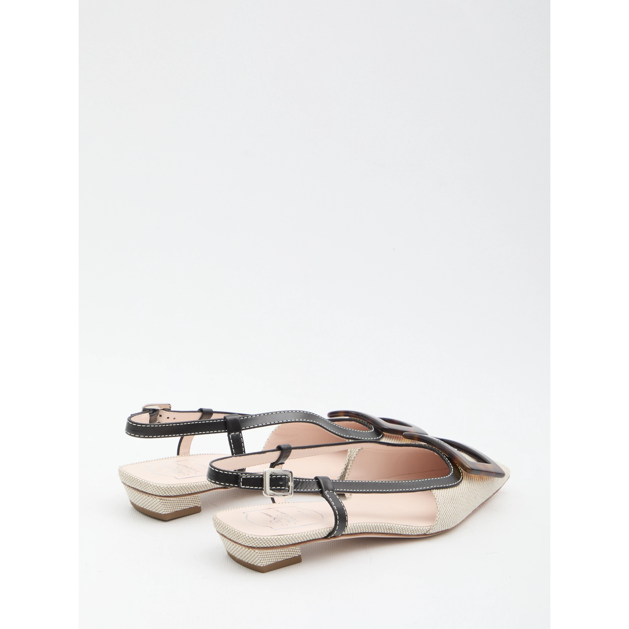 أحذية باليه مفتوحة من الخلف من تصميم Belle Vivier