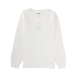 كنزة رياضية بشعار