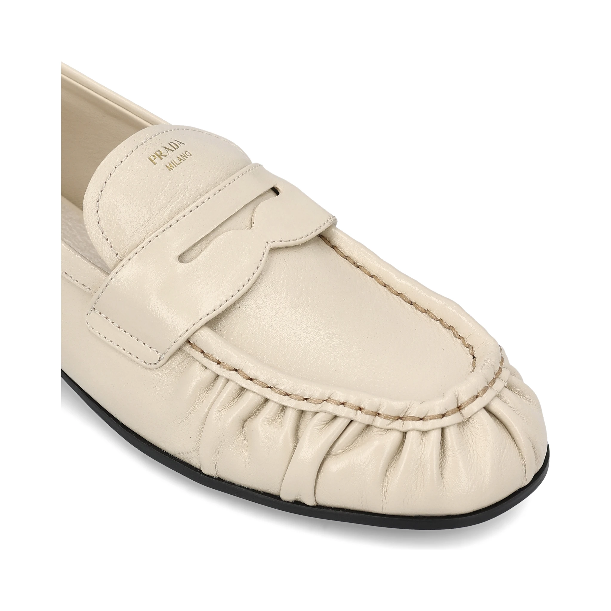 حذاء برادا مسطح بلون عاجي